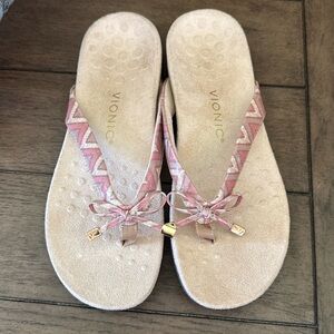 NWOT Vionic Bella II Lilac Toe Post Sandal Orthotic Arch Support sz 9.5